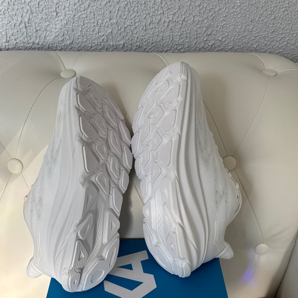 HOKA W CLIFTON 9 White Sneakers Minimalist Design Chunky Sole Brand New in Box - Picture 10 of 16
